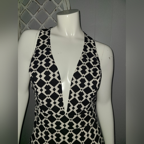 Xtaren Geometric Print Deep Vee Romper Women's Size Medium - Picture 3 of 10